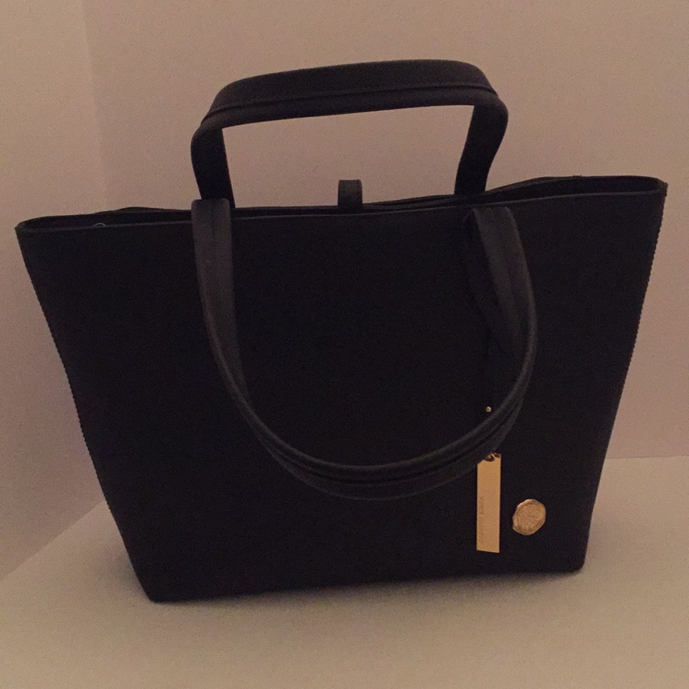 Timeless Black Vince Camuto Leather purse w/zipper
